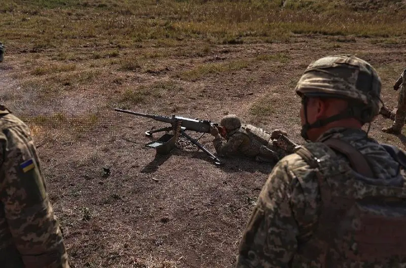 MACHINE GUNNER